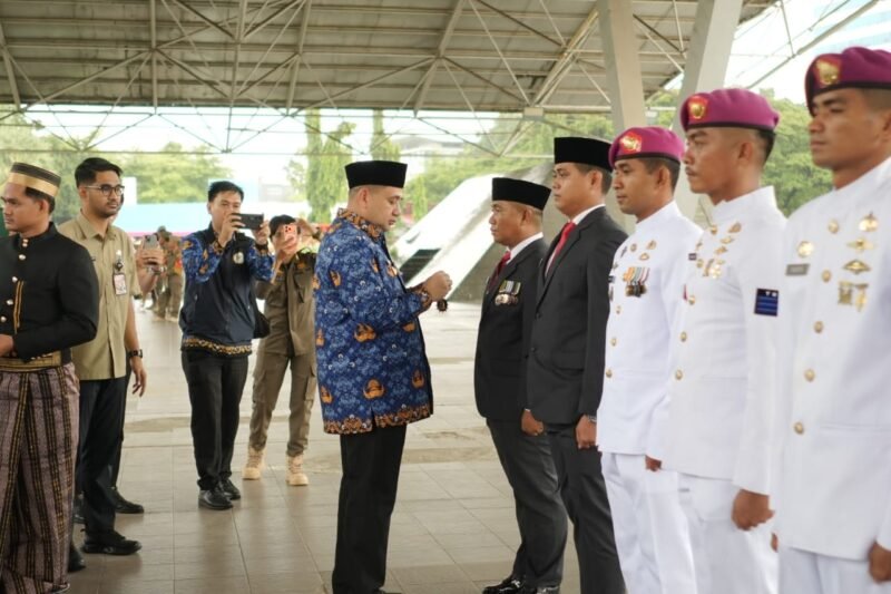 Wali Kota Makassar, Munafri Arifuddin, bertindak sebagai Inspektur Upacara Peringatan Hari Bela Negara ke-77 Tahun 2025 tingkat Kota Makassar yang digelar di Tribun Lapangan Karebosi, Jumat (19/12/2025)