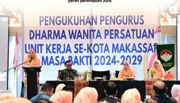 Pengukuhan Pengurus Dharma Wanita Persatuan Dinas Perumahan dan Kawasan Permukiman Kota Makassar periode 2024-2029 berlangsung di Ruang pertemuan Hotel Novotel Makassar, Jumat, (12/12/2025)