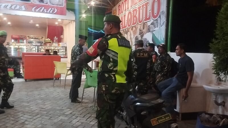 Koramil Sajoanging melaksanakan kegiatan patroli dan siskamling terpadu bersama unsur LINMAS serta tokoh masyarakat dalam rangka menciptakan kondisi wilayah yang aman dan kondusif