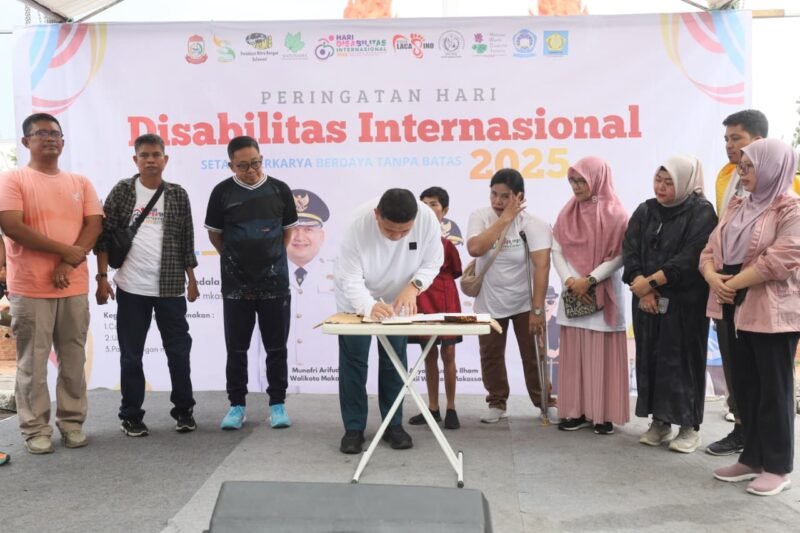Wali Kota Makassar, Munafri Arifuddin, menghadiri Peringatan Hari Disabilitas Internasional (HDI) Tahun 2025, yang digelar di Pelataran Monumen Mandala, Jalan Jenderal Sudirman, Makassar, Minggu (14/12/2025).