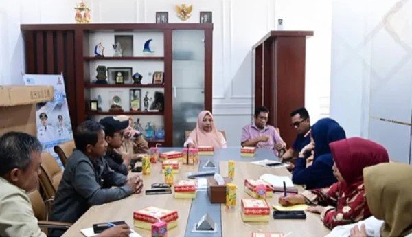 Dinas Perumahan dan Kawasan Permukiman (Disperkim) Kota Makassar menerima kunjungan studi komparatifD isperkimtan Kabupaten Bone di Jalan Sultan Alauddin tampak lebih hidup pada Jumat, (12/12/2025)