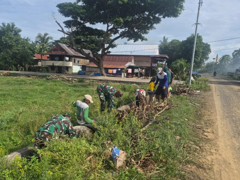 Koramil 1406-06/Pammana yang dipimpin Danramil Kapten Inf Ibrahim Bahar melaksanakan kegiatan Karya Bhakti bersama masyarakat Desa Kampiri, Kecamatan Pammana, Kabupaten Wajo, Selasa (16/12/2025)