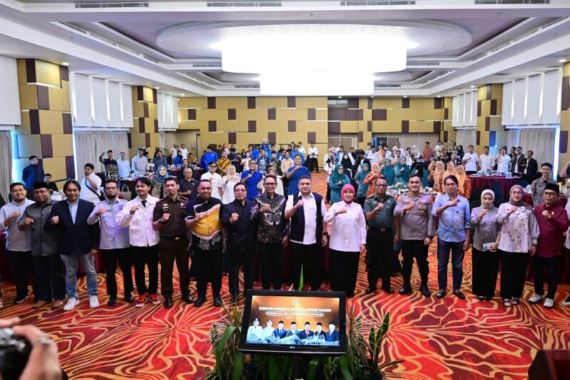 Wali Kota Makassar, Munafri Arifuddin, memaparkan sejumlah capaian strategis Pemerintah Kota Makassar sepanjang akhir tahun 2025 dalam kegiatan Diskusi Publik dan Refleksi Akhir Tahun DPRD Kota Makassar dengan tema 