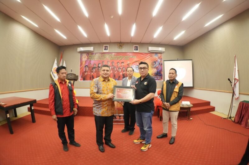 Wali Kota Makassar, Munafri Arifuddin, menghadiri acara pelantikan Pengurus Federasi Olahraga Barongsai Indonesia (FOBI) Kota Makassar periode 2025–2029 yang digelar di Hotel Kenari Tower, Sabtu (27/12/2025)