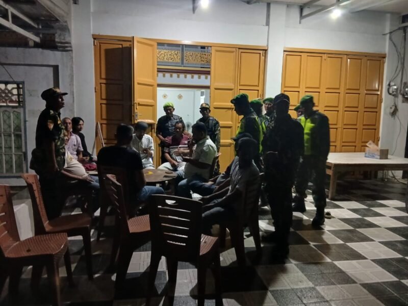 Koramil 1406-03/Maniangpajo bersama Komponen Cadangan (Komcad), Pemuda Panca Marga (PPM), serta tokoh masyarakat melaksanakan kegiatan patroli dan siskamling dalam rangka cipta kondisi di wilayah Kabupaten Wajo, Jumat, 5 Desember 2025