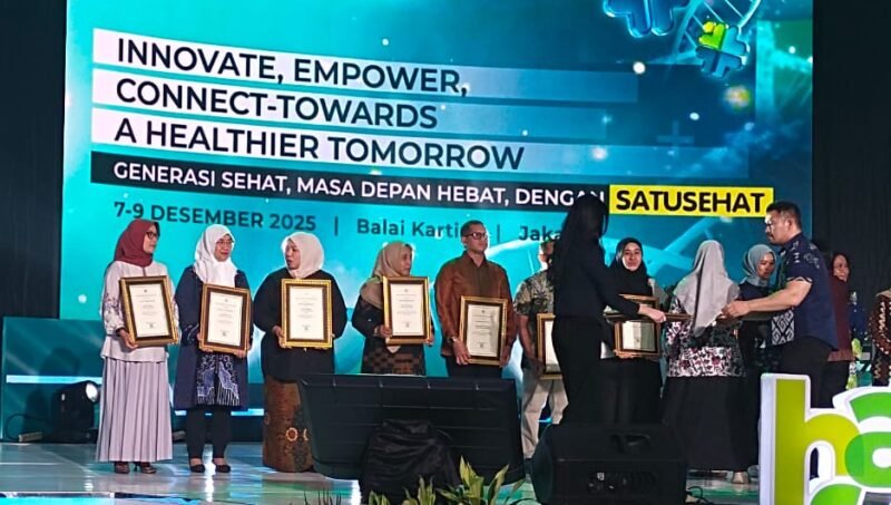 Makassar, kembali menorehkan prestasi membanggakan di tingkat nasional. Pemerintah Kota Makassar, lewat Dinas Kesehatan menerima Penghargaan Bidang Pelayanan Kesehatan Keluarga