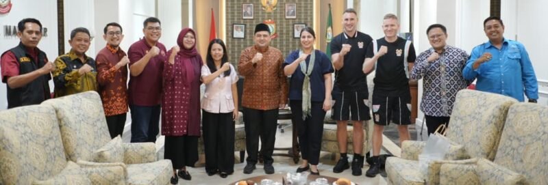 Pemerintah Kota Makassar semakin memperkuat jejaring kerja sama internasional. Hal ini ditandai dengan kunjungan resmi dari Kedutaan Besar Inggris bersama Tranmere Rovers Football Club di Balaikota, Selasa (5/12/2025)
