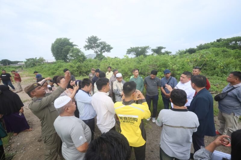 Munafri saat turun langsung ke lapangan untuk mendengarkan aspirasi masyarakat terkait rencana Proyek Pengelolaan Sampah menjadi Energi Listrik (PSEL) di Kecamatan Tamalanrea