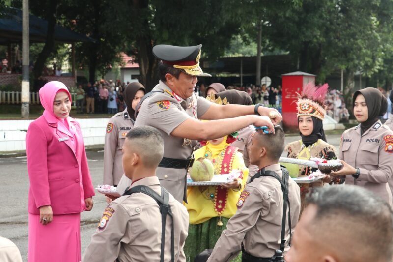 Kapolda Sulawesi Selatan Irjen Pol. Djuhandhani Rahardjo Puro, S.H., M.H., memimpin Upacara Pembukaan Pendidikan Pembentukan Bintara Polri Gelombang I Tahun Anggaran 2026 yang berlangsung di Lapangan Sekolah Polisi Negara (SPN) Polda Sulsel, Selasa (06/01/2026)