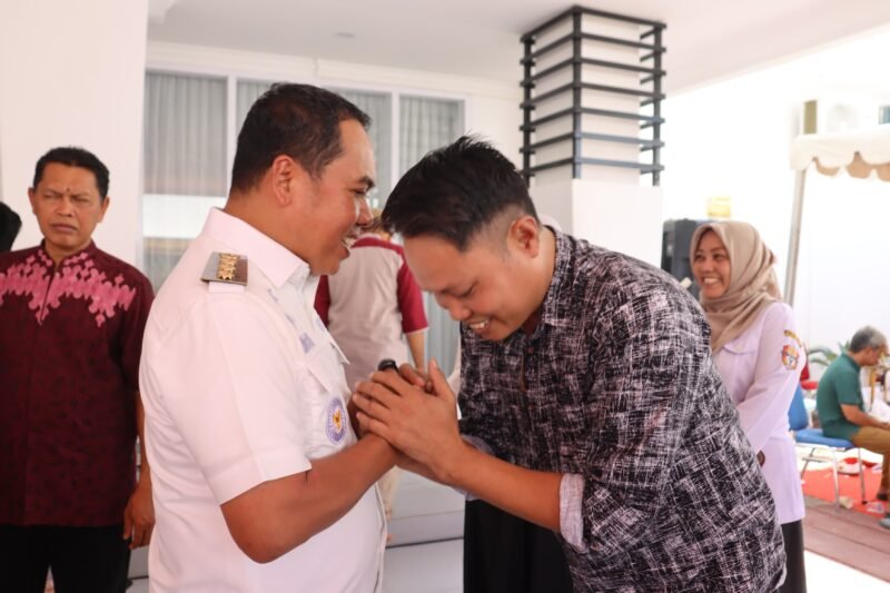 Rumah Jabatan (Rujab) Bupati Wajo yang terletak di Jalan Veteran, Sengkang, kini resmi berpenghuni. Bupati Wajo, Andi Rosman, menandai awal masa tugasnya di kediaman dinas tersebut dengan menggelar acara syukuran yang khidmat pada Rabu (7/1/2026)
