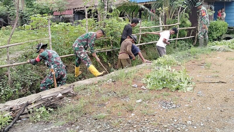 Koramil 1406-09/Sajoanging yang dipimpin oleh Peltu Jamaluddin bersama masyarakat melaksanakan kegiatan Karya Bakti berupa penggalian parit dan pembersihan sampah-sampah plastik di Desa Temmabarang, Kecamatan Penrang, Kabupaten Wajo, pada Jumat (9/1/2026)