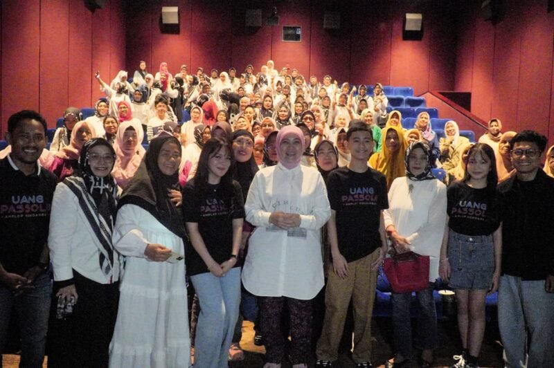 Wakil Wali Kota Makassar, Aliyah Mustika Ilham, menghadiri kegiatan nonton bareng (nobar) film Uang Passolo di Mall Ratu Indah, Jalan Ratulangi, Makassar, Jumat (16/1/2026)