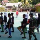 Babinsa Koramil 1406-10/Pitumpanua, Serda Ilham Kurniadi, melaksanakan kegiatan pembinaan generasi muda di SMA 14 yang berada di wilayah Desa Tanrongi, Kecamatan Pitumpanua, Kabupaten Wajo, pada Sabtu (17/1/2026)