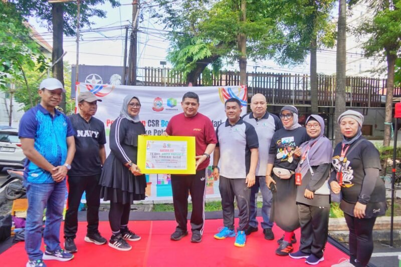 Wali Kota Makassar, Munafri Arifuddin menghadiri Penyerahan CSR PERBANAS Sulsel untuk UMKM CFD Sudirman, Minggu (18/1/2026)