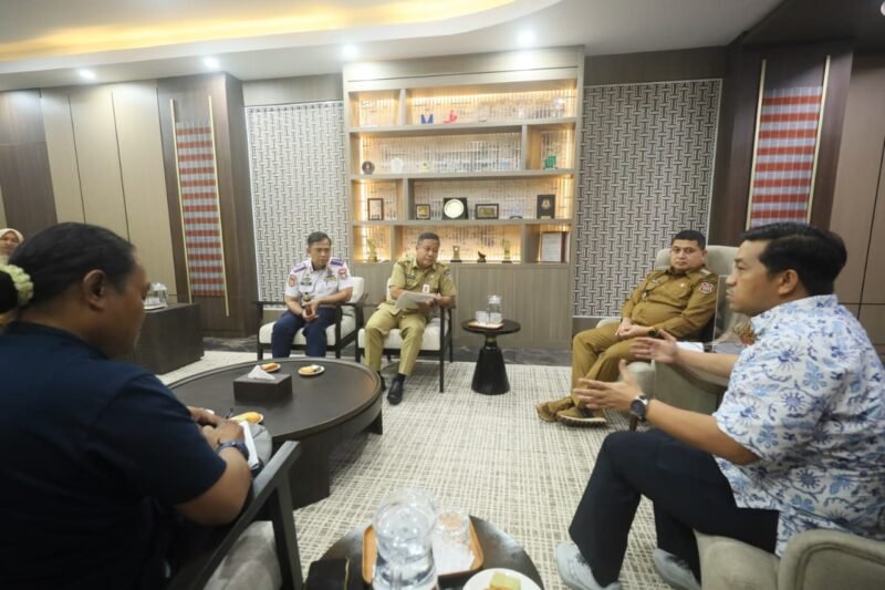 Wali Kota Makassar, Munafri Arifuddin menerima audiensi Fakultas Ilmu Sosial dan Ilmu Politik (FISIP) Universitas Hasanuddin (Unhas) yang digelar di Kantor Balai Kota Makassar, Senin (19/1/2026)