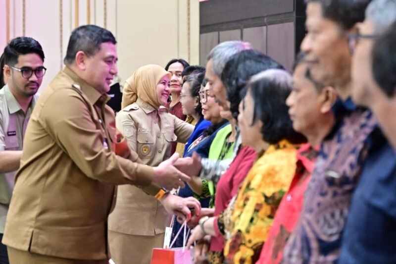 Munafri Arifuddin dan Aliyah Mustika Ilham dalam Perayaan Natal Pemerintah Kota Makassar, yang digelar perdana untuk ASN lingkup Pemkot Makassar di Hotel Myko, Selasa (20/1/2026)