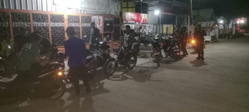 Koramil 1406-04/Belawa melaksanakan kegiatan patroli dan siskamling bersama Komponen Cadangan (Komcad), Pemuda Panca Marga (PPM), serta tokoh masyarakat di wilayah Kabupaten Wajo, Minggu (25/1/2026)