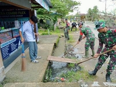 Koramil 1406-09/Sajoanging yang dipimpin oleh Serka Armansyah melaksanakan kegiatan Karya Bhakti bersama masyarakat dan siswa SMKN 4 Wajo di Kelurahan Akkajeng, Kecamatan Sajoanging, Kabupaten Wajo, pada Senin (26/1/2026)