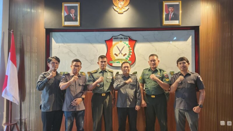 Sebagai upaya memperkuat sinergi dan koordinasi antar lembaga, Bawaslu Kabupaten Wajo melaksanakan silaturahmi dan audiensi ke Komando Distrik Militer (Kodim) 1406/Wajo, Selasa (27/1)