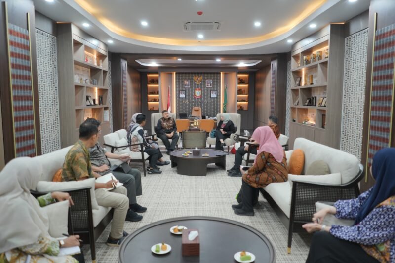 Wali Kota Makassar, Munafri Arifuddin,  memimpin rapat bersama pihak PT Sarana Utama Synergy (PT SUS) selaku pihak pengelola proyek PSEL, Kamis (29/01/2026)