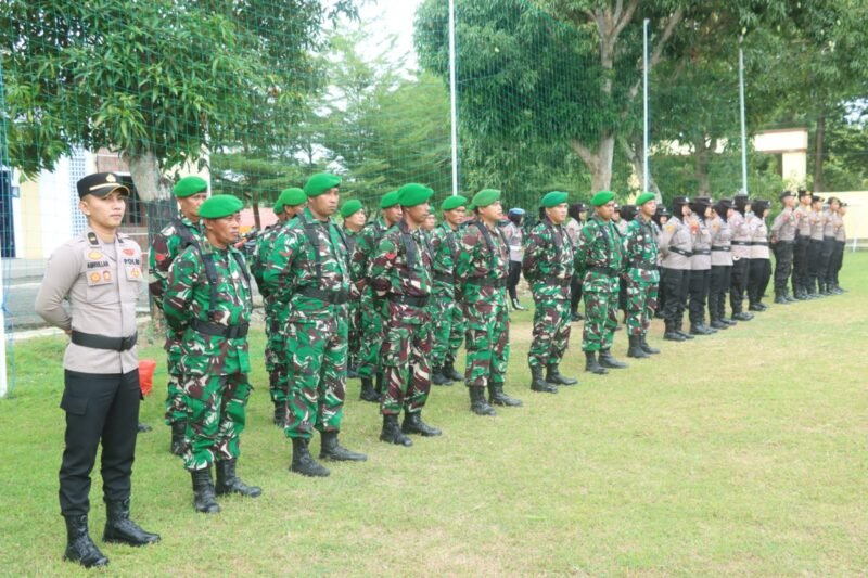 Kodim 1406/Wajo mengikuti Apel Gelar Pasukan Operasi Keselamatan Pallawa 2026. Kegiatan tersebut dilaksanakan di Lapangan Mapolres Wajo, Jalan Rusa, Desa Assorajang, Senin (02/02/2026)