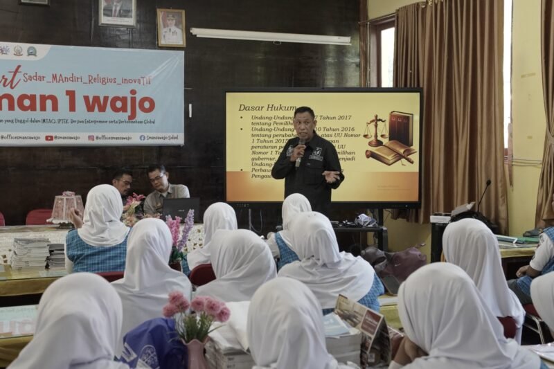 Bawaslu menyambangi SMA Negeri 1 Wajo untuk menggelar agenda Konsolidasi Demokrasi, Selasa (3/2/2026)