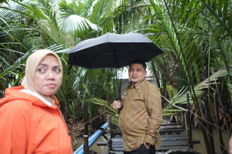 Wali Kota Makassar, Munafri Arifuddin turun langsung meninjau Jembatan Kaccia di Kelurahan Barombong, Kecamatan Tamalate, Kamis (5/2/2026)