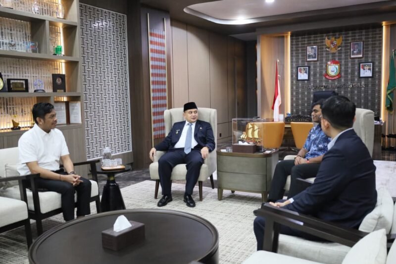 Perwakilan Kedutaan Besar Republik Singapura untuk Indonesia, Malik Vickland, melakukan kunjungan resmi ke Makassar dan bertemu langsung dengan Wali Kota Munafri Arifuddin di Kantor Balai Kota Makassar, Jumat (6/2/2026)