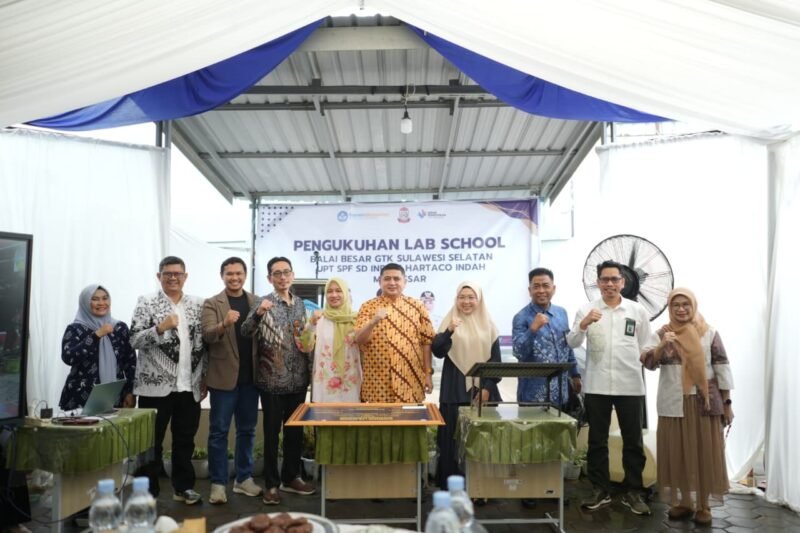 Wali Kota Makassar, Munafri Arifuddin menghadiri penandatangan prasasti pengukuhan Lab School Balai Besar Guru UPT SPF SD Inpres Hartaco Indah dan Tenaga Kependidikan Provinsi Sulawesi Selatan, yang berlokasi di Jalan Daeng Tata, Kompleks Hartaco Indah, Kota Makassar, Sabtu (7/2/2026)