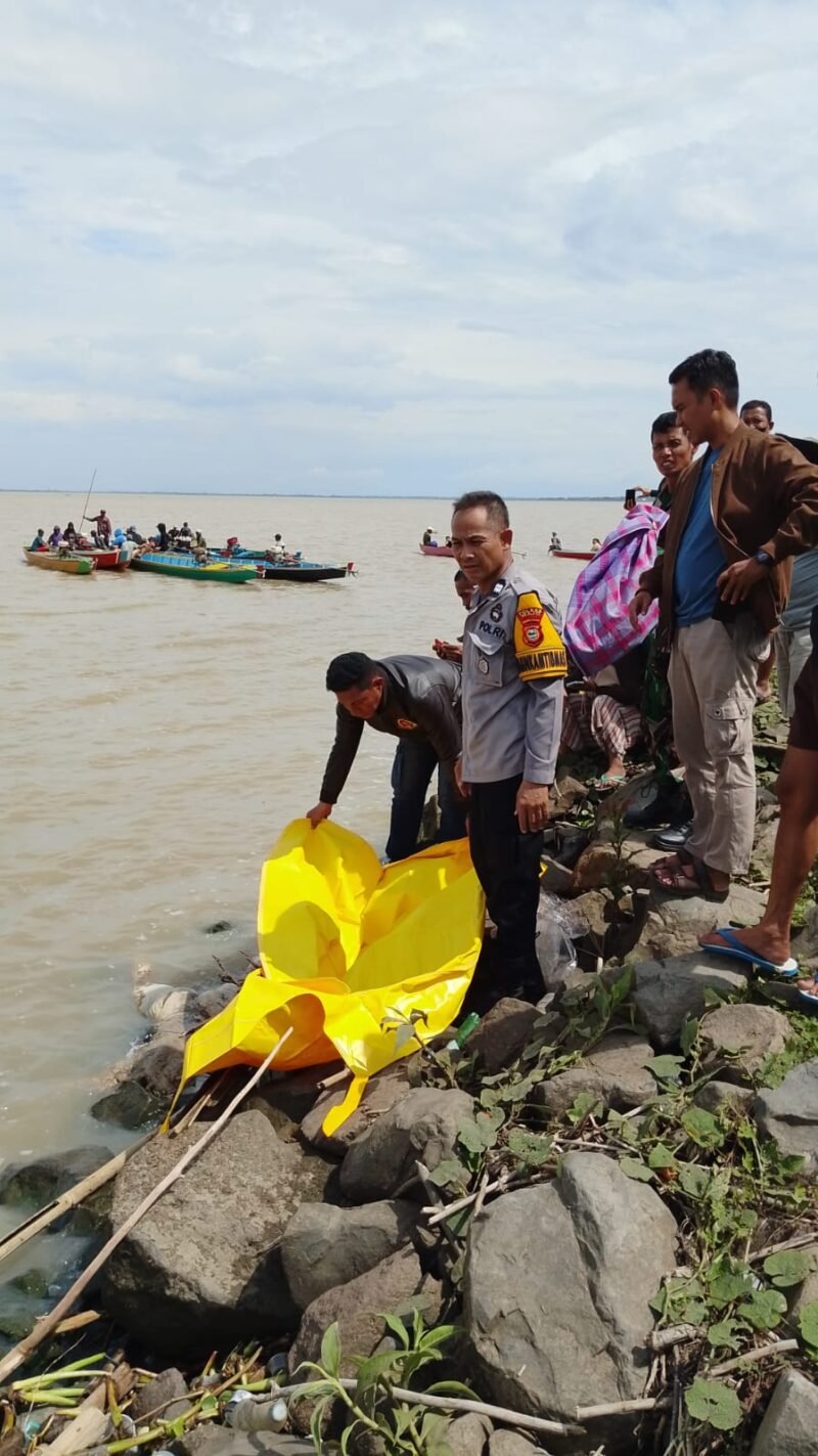 Warga Kelurahan Mattirotappareng, Kecamatan Tempe, Kabupaten Wajo, digegerkan dengan penemuan sesosok jenazah di area Pulau IX (Sembilan), pesisir Danau Tempe, pada Minggu (8/2/2026) pagi