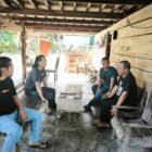 Satuan Intelkam Polres Wajo terus memperkuat fondasi keamanan wilayah melalui pendekatan persuasif dan dialogis melalui kunjungan silaturahmi yang dilakukan oleh Unit IV Sat Intelkam kepada sejumlah tokoh masyarakat di Kecamatan Keera dan Kecamatan Pitumpanua, Kabupaten Wajo