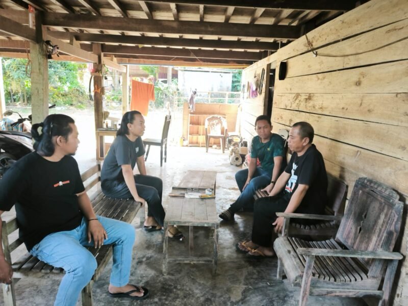 Satuan Intelkam Polres Wajo terus memperkuat fondasi keamanan wilayah melalui pendekatan persuasif dan dialogis melalui kunjungan silaturahmi yang dilakukan oleh Unit IV Sat Intelkam kepada sejumlah tokoh masyarakat di Kecamatan Keera dan Kecamatan Pitumpanua, Kabupaten Wajo