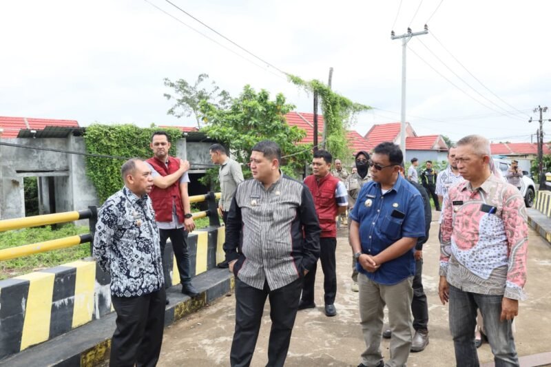Wali Kota Makassar, Munafri Arifuddin turun langsung meninjau kondisi Perumahan Blok 10 Perumnas Antang, Kecamatan Manggala, Jumat (13/2/2026)
