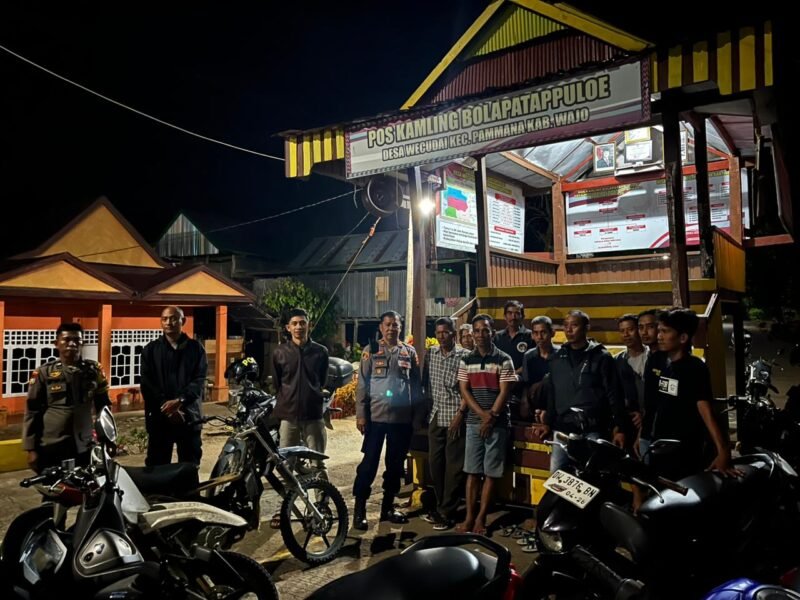 Personel Polsek Pammana menggelar patroli rutin dialogis di wilayah hukumnya pada Sabtu malam, 14 Januari 2026, mulai pukul 22.00 Wita