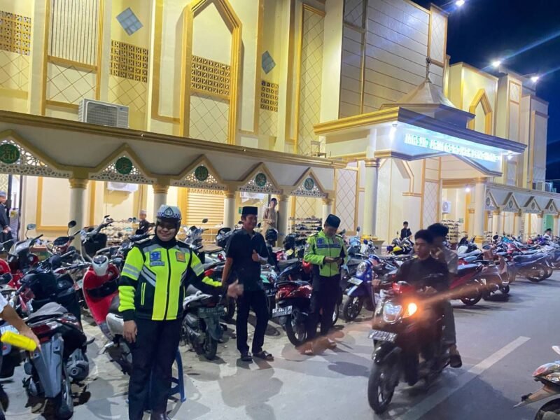 Polres Wajo mengerahkan sejumlah personel untuk melakukan pengamanan pelaksanaan salat tarawih di sejumlah masjid dalam Kota Sengkang, Kabupaten Wajo, selama Ramadan 1447 Hijriah