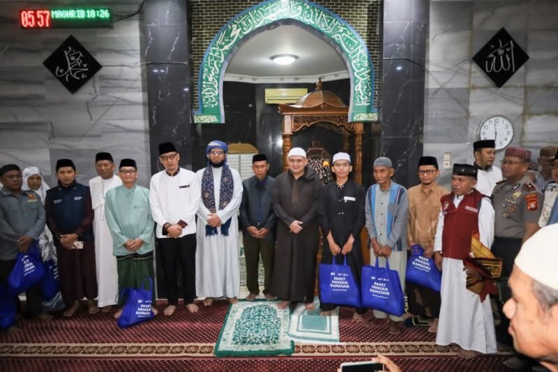 Memasuki hari kelima Ramadan, Wali Kota Makassar, Munafri Arifuddin, melaksanakan salat Subuh berjamaah di Masjid Darun Naim, Kecamatan Wajo, Senin (23/2/2026)