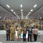 Direktur Jenderal Bina Keuangan Daerah Kementerian Dalam Negeri, Agus Fatoni, didampingi Wali Kota Makassar, Munafri Arifuddin bersama Direktur BUMD, BLUD, dan BMD Kemendagri, Yudia Ramli, melakukan sosialisasi sistem pengelolaan keuangan daerah di Balaikota Makassar, Selasa (24/2/2026)