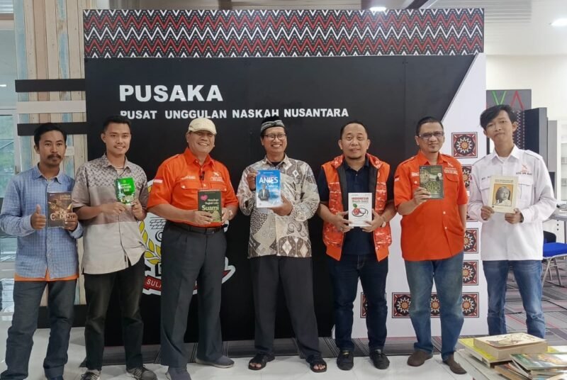 Dewan Pimpinan Wilayah (DPW) Gerakan Rakyat (GR) Sulawesi Selatan menyerahkan 150 judul buku kepada Perpustakaan Wilayah Sulawesi Selatan, Selasa (24/2/2026)