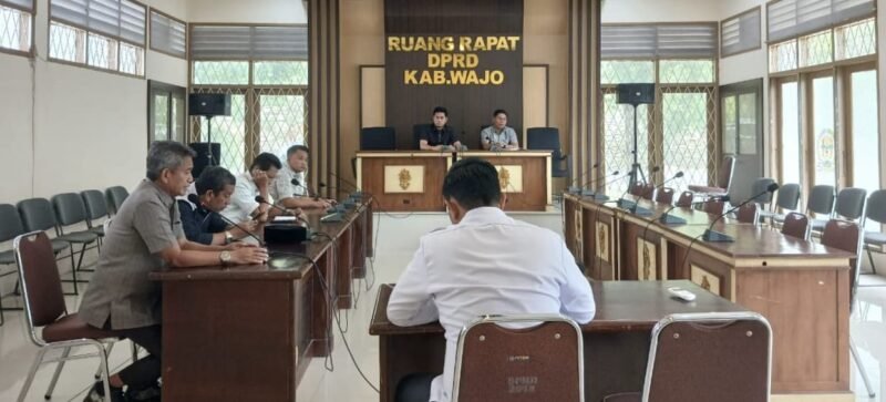 Bapemperda) DPRD Kabupaten Wajo menggelar rapat internal pada Rabu, 25 Februari 2026, guna membahas agenda strategis legislasi tahun 2026, termasuk pengawalan Program Pembentukan Peraturan Daerah (Propemperda) dan percepatan perubahan Peraturan Daerah tentang Kabupaten Layak Anak