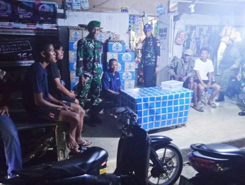 Koramil 1406-05/Majauleng melaksanakan kegiatan patroli dan siskamling bersama unsur Pemuda Panca Marga (PPM), FKPPI, serta tokoh masyarakat di wilayah Kabupaten Wajo, Rabu (25/2/2026)