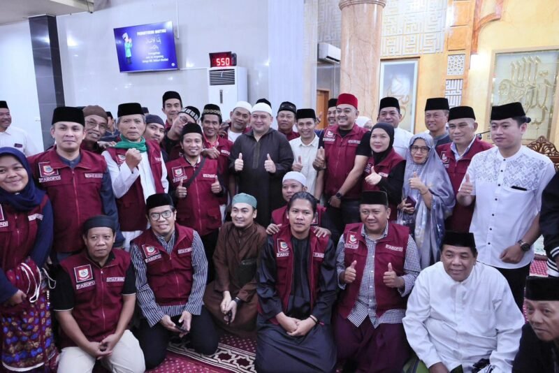 Di hari ke delapan Ramadan, Munafri bersama jajaran Kepala OPD Kota Makassar tampak hadir di Masjid Jamiul Ihsan, Kecamatan Panakkukang, Rabu subuh (26/2/2026)