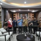 Wali Kota Makassar, Munafri Arifuddin menerima audiensi Kepala Kantor Kementerian Haji dan Umrah Kota Makassar, Muhammad Amrullah Arief, di Balai Kota Makassar, Kamis (26/2/2026