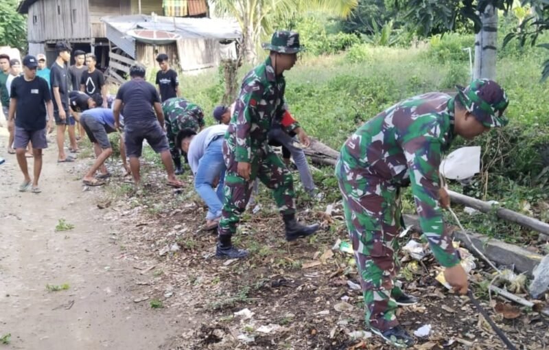 Koramil 1406-02/Tanasitolo dipimpin oleh Kapten Inf Sudirman selaku Danramil 1406-02/Tanasitolo melaksanakan kegiatan Karya Bhakti pembersihan jalan bersama masyarakat Desa Tonralipue, Kecamatan Tanasitolo, Kabupaten Wajo pada Rabu (4/3/2026)