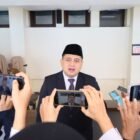 Wali Kota Makassar, Munafri Arifuddin memberikan keterangan pers terkait maraknya aksi tembak tembakan omega di Makassar di Kantor Balaikota Makassar, Senin (2/3/2026)