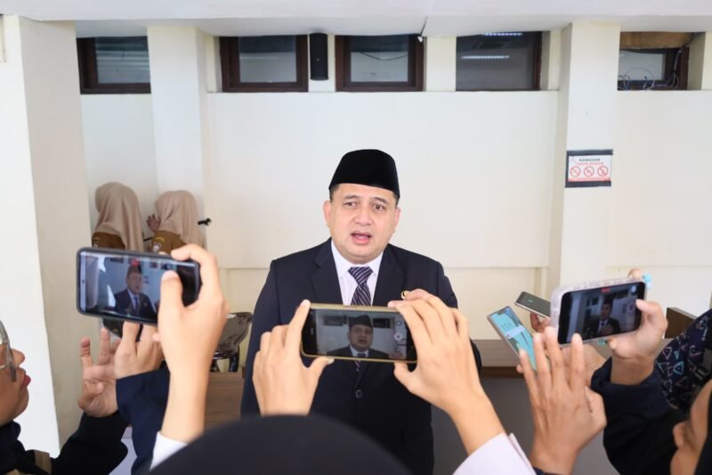 Wali Kota Makassar, Munafri Arifuddin memberikan keterangan pers terkait maraknya aksi tembak tembakan omega di Makassar di Kantor Balaikota Makassar, Senin (2/3/2026)