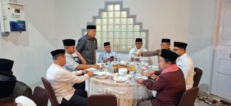 Ketua DPRD Wajo, Firmansyah Perkesi, menggelar acara buka puasa bersama yang dihadiri jajaran eksekutif, legislatif, dan tokoh masyarakat
