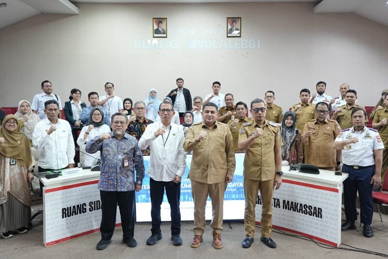 Rapat koordinasi yang dipimpin langsung Wali Kota Makassar, Munafri Arifuddin, bersama Direktur Prasarana Transportasi Jalan, Ditjen Perhubungan Darat Kementerian Perhubungan, Toni Tauladan dan jajaran Kemenhub di Balai Kota Makassar, Selasa (3/3/2026)