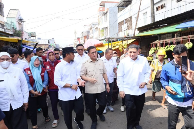 Wali Kota Makassar, Munafri Arifuddin, mendampingi Menteri Perdagangan RI, Budi Santoso memantau harga di Pasar Terong Kota Makassar, Rabu (4/3/2026)