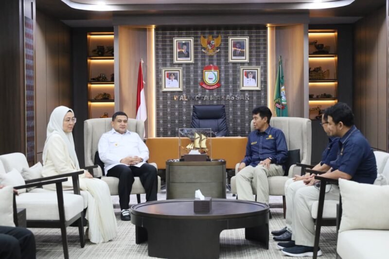 Wali Kota Makassar, Munafri Arifuddin,  didampingi Ketua TP PKK Makassar, Melinda Aksa, menerima kunjungan Kantor Pajak Pratama Makassar Barat dalam rangka Pekan Panutan Pelaporan Surat Pemberitahuan (SPT) Tahunan, di Kantor Balai Kota Makassar, Rabu (4/3/2026)