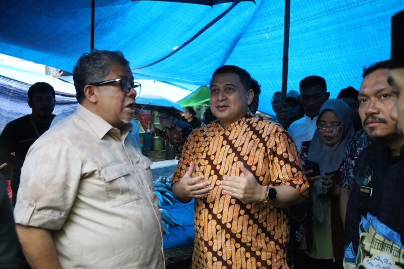 Wali Kota Makassar, Munafri Arifuddin, mendampingi Wakil Menteri Perumahan dan Kawasan Permukiman (PKP) RI, Fahri Hamzah, meninjau langsung kawasan permukiman padat di sekitar Pelabuhan Baru Makassar, di Kel. Pannampu, Kec. Tallo, Jumat (6/3/2026)